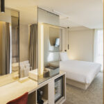 Hotelkamer met zicht op de binnentuin van Begijnhof Hotel in Leuven