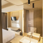Hotelkamer met zicht op de binnentuin van Begijnhof Hotel in Leuven