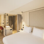 Hotelkamer met zicht op de binnentuin van Begijnhof Hotel in Leuven