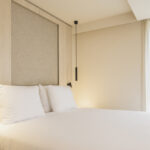 Hotelkamer met zicht op de binnentuin van Begijnhof Hotel in Leuven